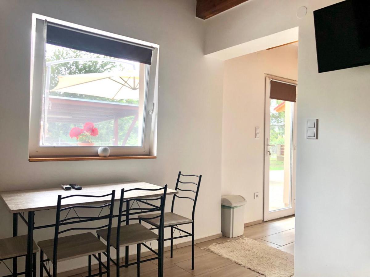 Lena Vendeghaz Hotel Balatonbereny Bagian luar foto
