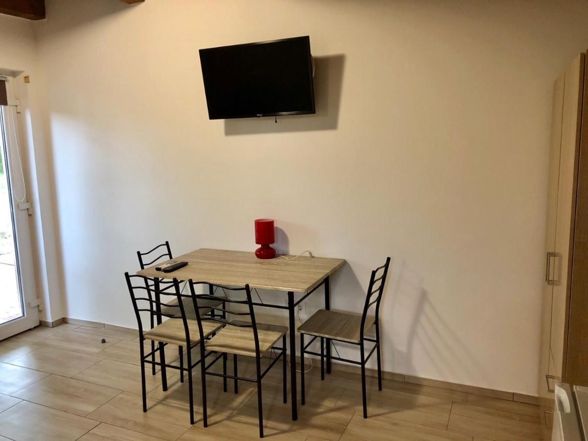 Lena Vendeghaz Hotel Balatonbereny Bagian luar foto