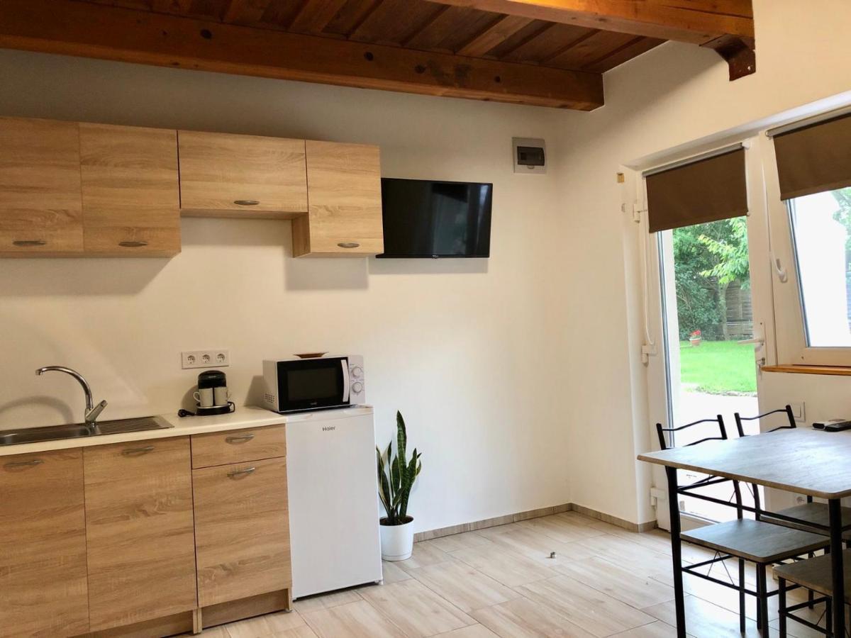 Lena Vendeghaz Hotel Balatonbereny Bagian luar foto