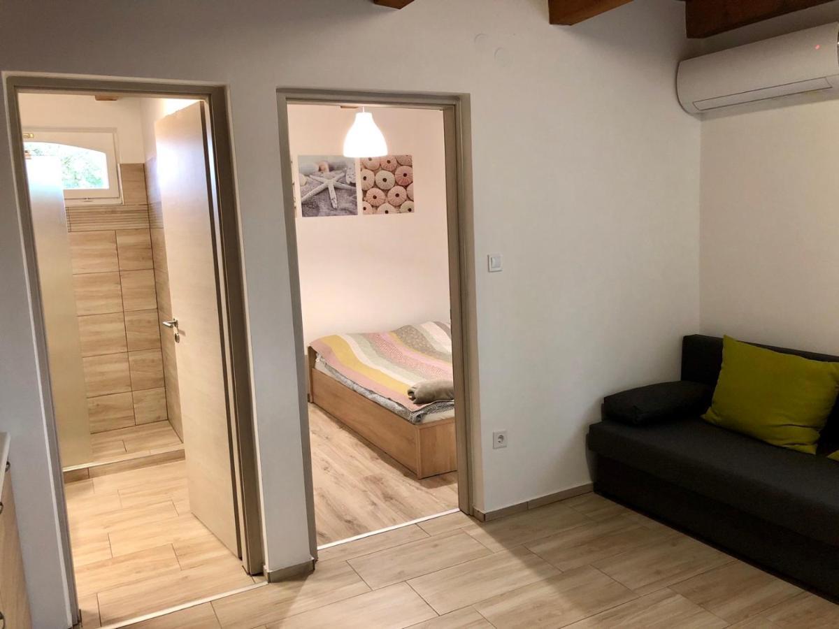 Lena Vendeghaz Hotel Balatonbereny Bagian luar foto