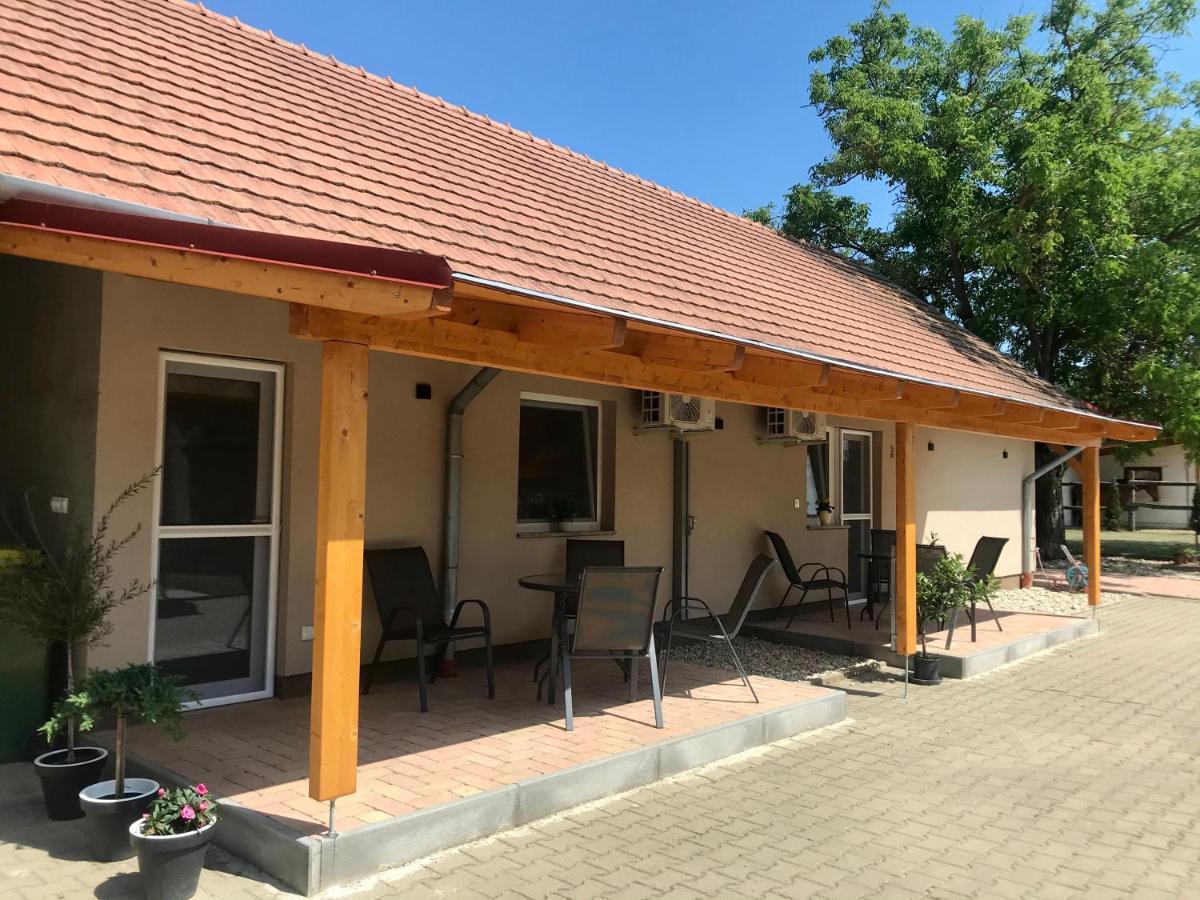 Lena Vendeghaz Hotel Balatonbereny Bagian luar foto