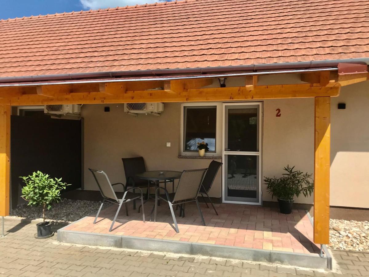 Lena Vendeghaz Hotel Balatonbereny Bagian luar foto